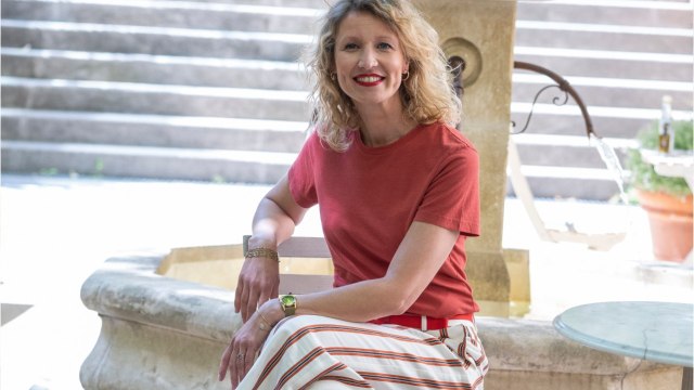 FEMME ACTUELLE - Short blanc et maillot très (très) décolleté : Alexandra Lamy chic et relax sur un bateau