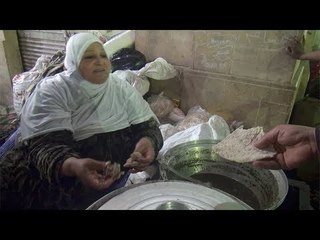 راوية.. 50 عاما ولديها 4 أولاد ولم تتوقف عن خدمة آل البيت