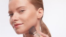 FEMME ACTUELLE - Tuto make-up : comment réussir un teint ensoleillé ?