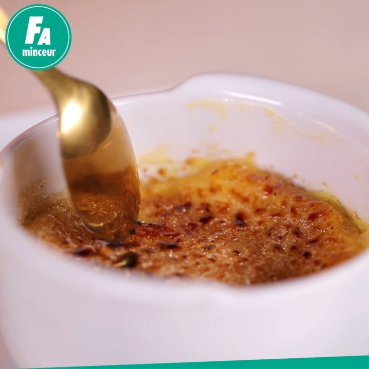 FEMME ACTUELLE - La crème brûlée à l’ananas parfumée à la vanille WW de Babette de Rozières