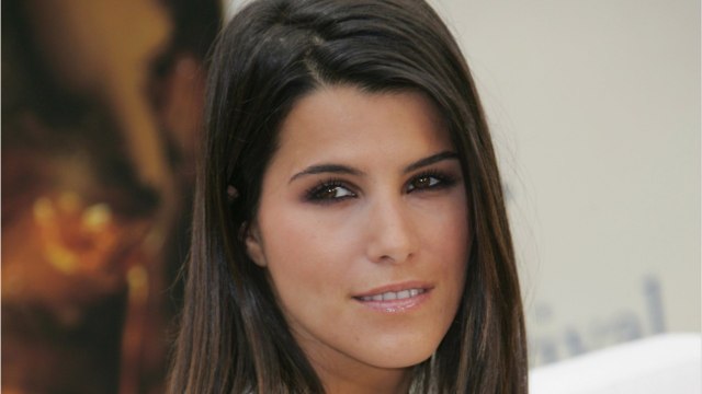 FEMME ACTUELLE - Karine Ferri : pilote de charme en bikini à pois (on veut le même maillot !)