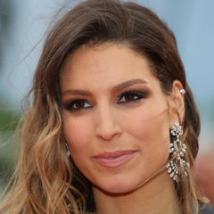 FEMME ACTUELLE - Laury Thilleman Prend La Pose Avec Sa Soeur Julie, Elles Se Ressemblent Comme Deux Gouttes D'eau !