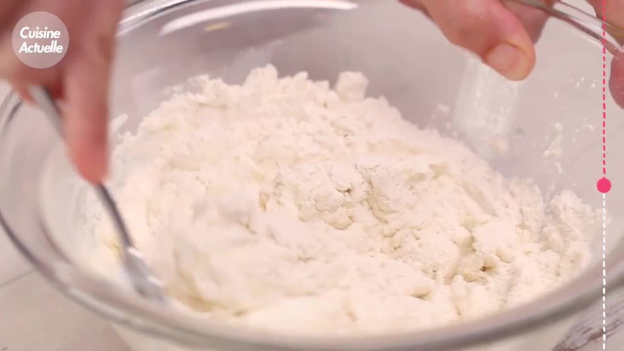 CUISINE ACTUELLE - Qu'est-ce qu'on mange ce soir ? Pâte à pizza en 5 minutes !