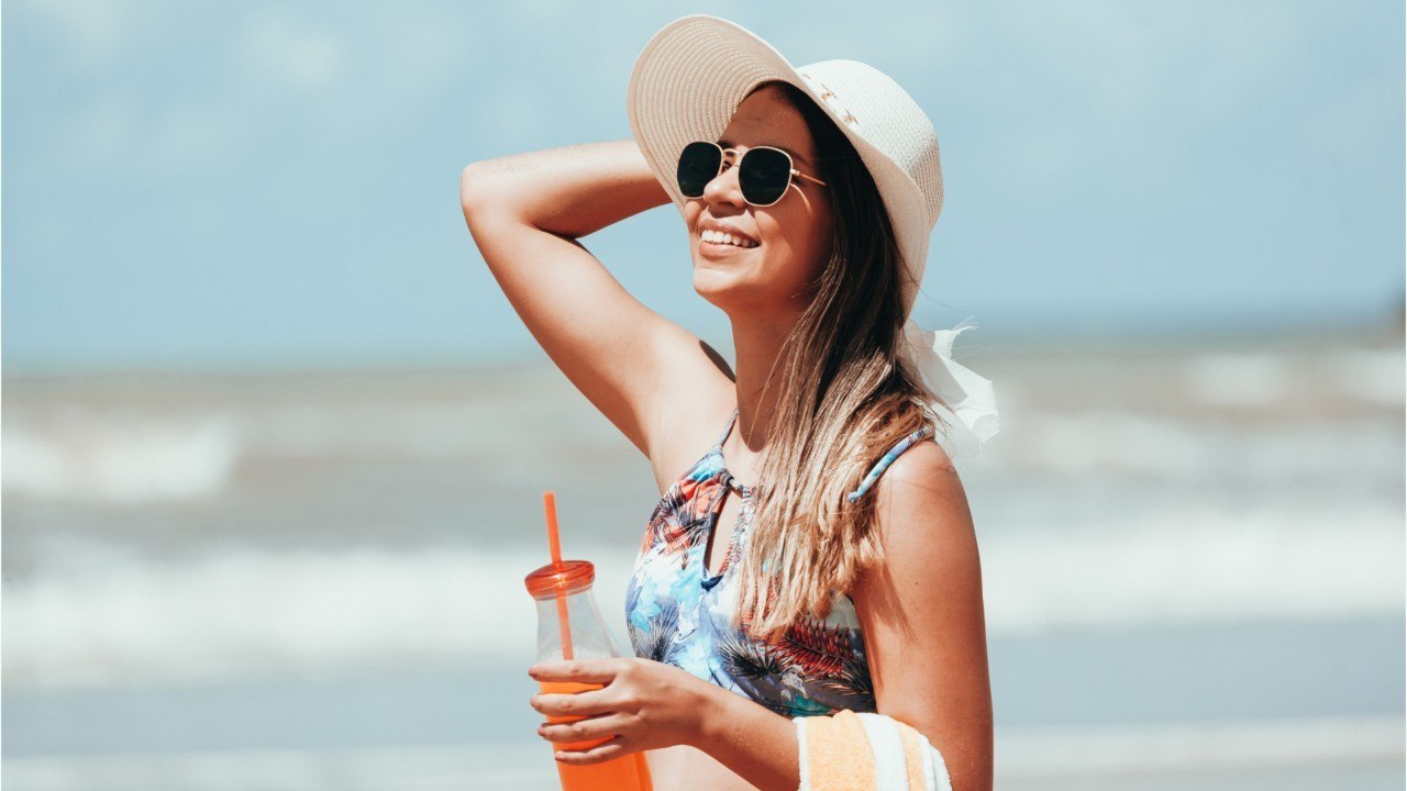 FEMME ACTUELLE - 20 idées coiffures pour être belle à la plage