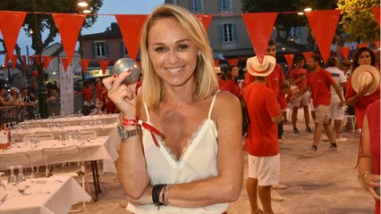 FEMME ACTUELLE - Cécile de Menibus tombe le haut en vacances