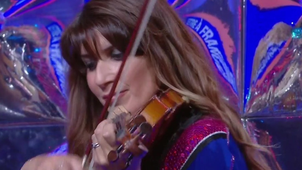 Karen De Noubliez Pas Les Paroles Est Elle Mariee N'oubliez pas les paroles" : qui est Karen Khochafian, la violoniste de  l'émission ? : Femme Actuelle Le MAG