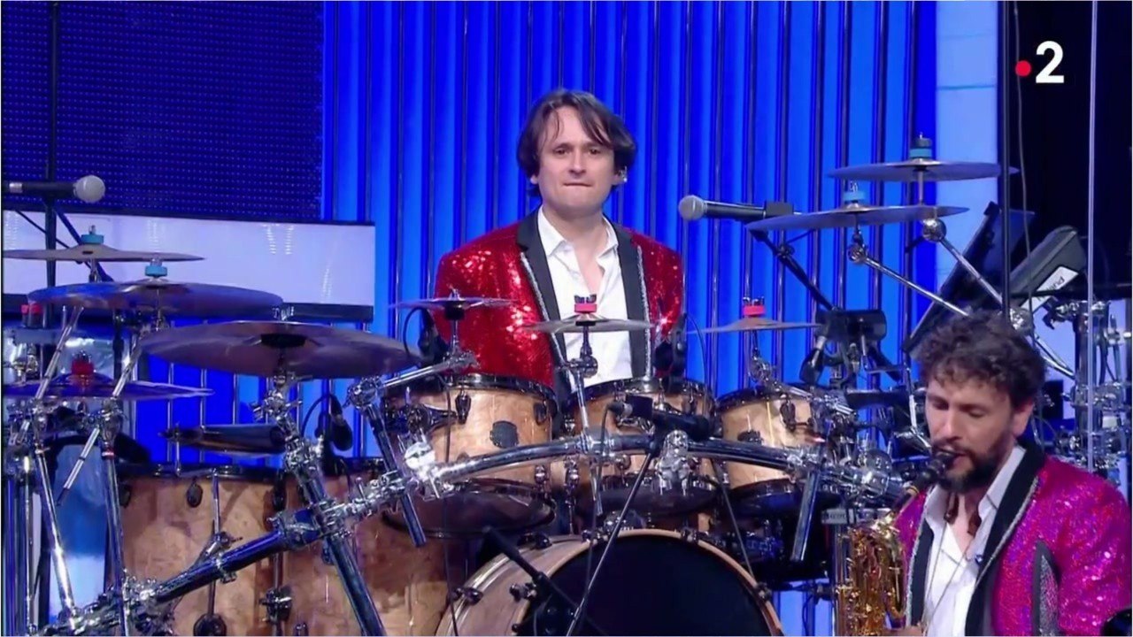 FEMME ACTUELLE - "N’oubliez pas les paroles" : qui est Damien Schmitt, le batteur de l'émission ?