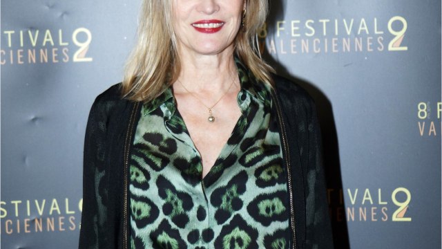 FEMME ACTUELLE - Gabrielle Lazure (Un si grand soleil) : à 62 ans, l’actrice dévoile ses jambes dans une robe qui brille