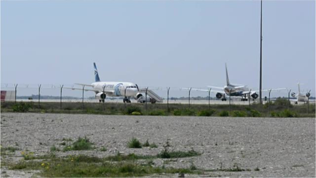 FEMME ACTUELLE - Un enfant de deux ans emporté par un tapis à bagages dans un aéroport