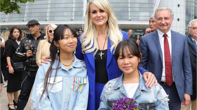 FEMME ACTUELLE - Jade Hallyday : la fille aînée de Laeticia pose avec un beau jeune homme à Saint-Barthélemy