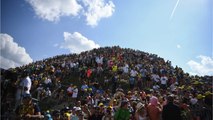 FEMME ACTUELLE - Emmanuel Macron, ce geste spontané risqué qu'il a fait au Tour de France