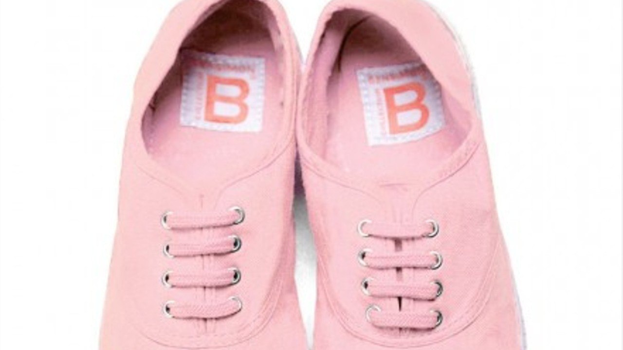 FEMME ACTUELLE - Baskets en toile : 5 façons de les porter tout au long de l'année