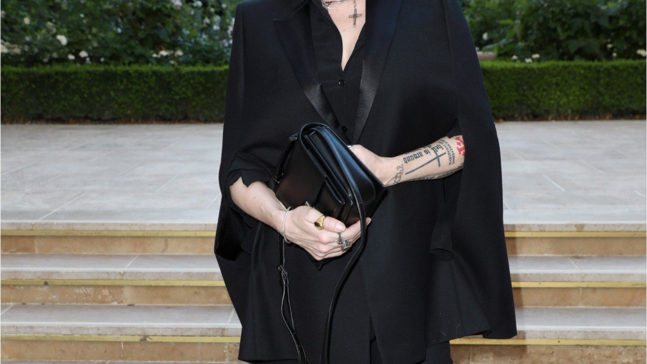 FEMME ACTUELLE - Béatrice Dalle Et Joey Starr Leur Baiser Brûlant En Une Des Inrocks