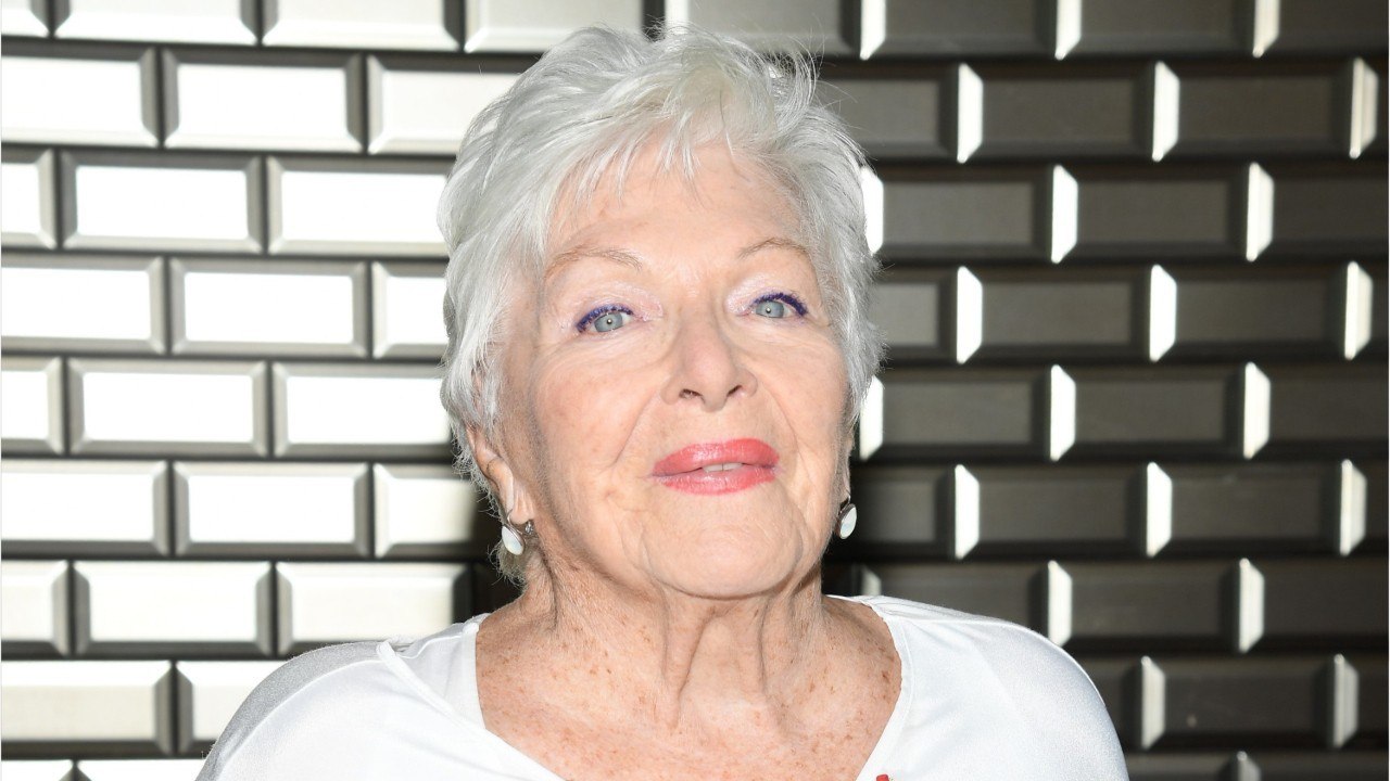 FEMME ACTUELLE - Line Renaud fête ses 91 ans en pleine forme : "La cheville brisée ne sera bientôt plus qu’un mauvais souvenir !"