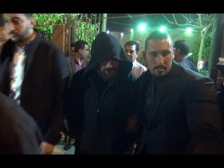 تدافع على أحمد مكي في عزاء محمود الجندي.. ومعجبوه :بنحبك يا كبير