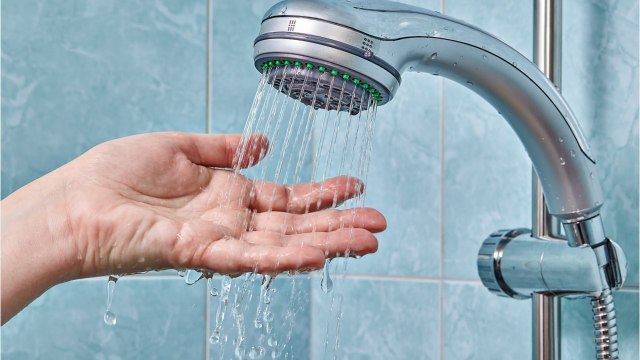 FEMME ACTUELLE - Nos astuces pour nettoyer le calcaire dans la maison