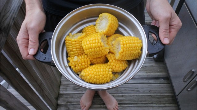 FEMME ACTUELLE - Comment réussir la cuisson du maïs ?