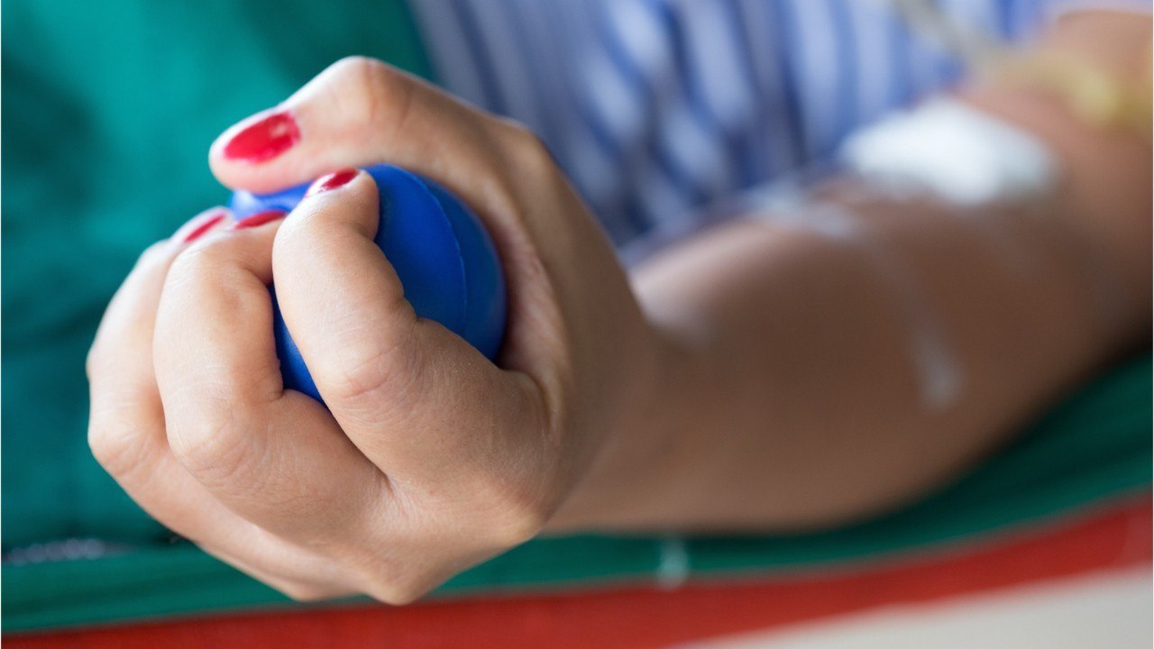 FEMME ACTUELLE - DON DU SANG : COMMENT CA SE PASSE ET QUI PEUT DONNER ?