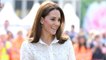 FEMME ACTUELLE - Kate Middleton : en jupe-culotte tendance et baskets blanches Superga, elle change radicalement de look (et elle est juste canon !)