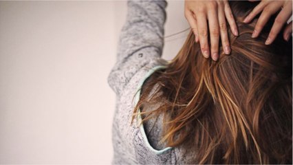 FEMME ACTUELLE - Cheveux gras : ces choses que vous devez vraiment arrêter de faire