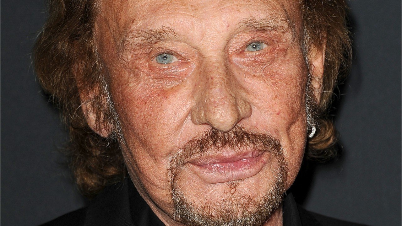 FEMME ACTUELLE - Laeticia Hallyday : Cette chirurgie esthétique ratée qui a tant gâché la vie de Johnny