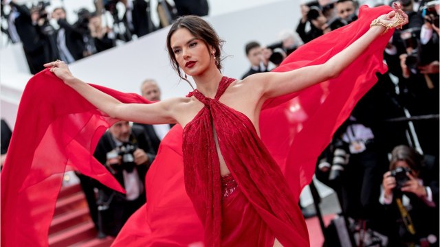 FEMME ACTUELLE - Cannes 2019 : Quand le top Alessandra Ambrosio ose une tenue qui en dévoile un peu trop…
