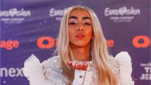 FEMME ACTUELLE - Eurovision 2019 : Bilal Hassani ose une tenue impressionnante et inattendue sur tapis rouge !