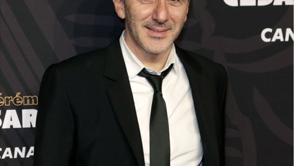 FEMME ACTUELLE – Elie Semoun répond aux critiques après la diffusion d'une vidéo gênante