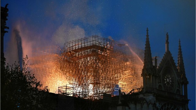 FEMME ACTUELLE – Affaire conclue : Pierre-Jean Chalençon estime que l'incendie de Notre Dame de Paris aurait pu être évité