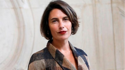 FEMME ACTUELLE -  Alessandra Sublet superbe en maillot de bain et complice avec ses enfants à la plage