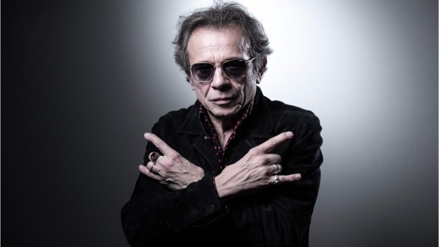 FEMME ACTUELLE - Philippe Manoeuvre avoue ne pas comprendre pourquoi Julie Gayet est en couple avec François Hollande