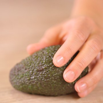 FEMME ACTUELLE - 3 méthodes naturelles pour faire mûrir plus vite son avocat