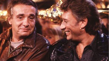 Télécharger la video: FEMME ACTUELLE - Les Enfoirés : le jour où, dans une chambre, Johnny Hallyday et Michel Sardou ont surpris un hôtelier