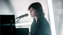 FEMME ACTUELLE - Charlotte Gainsbourg : la raison pour laquelle elle refusait d'aller sur la tombe de son père