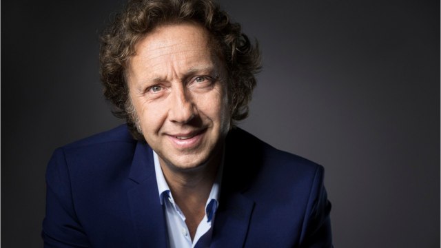 FEMME ACTUELLE - Emmanuel Macron énervé contre Stéphane Bern, très proche de Brigitte Macron ? L'animateur raconte