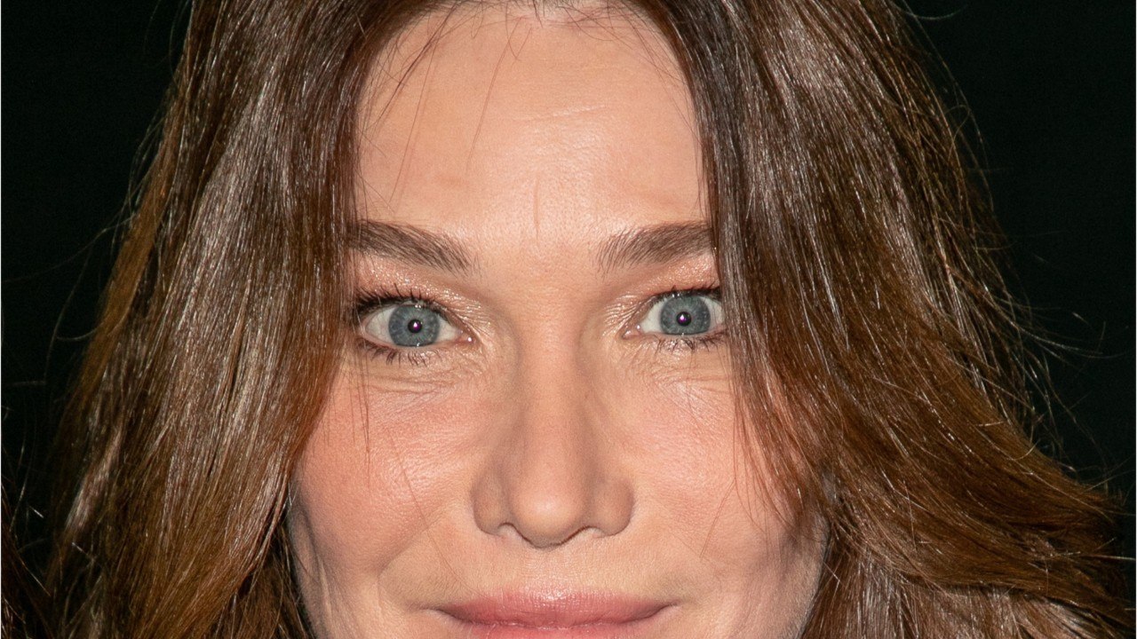 FEMME ACTUELLE - Carla Bruni-Sarkozy : ce lourd secret qu'elle a dû cacher à sa famille