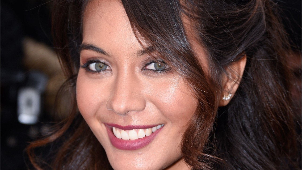 FEMME ACTUELLE - "Coups de pieds", "pieds écrasés"... Comment Vaimalama Chaves, Miss France 2019, gère les mains baladeuses