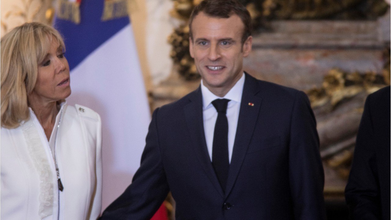 FEMME ACTUELLE - Emmanuel et Brigitte Macron en visite à l'hôpital : les internautes choqués après la diffusion d'une photo