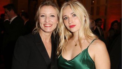 FEMME ACTUELLE - Alexandra Lamy évoque avec beaucoup d’émotion le début de carrière de sa fille Chloé Jouannet