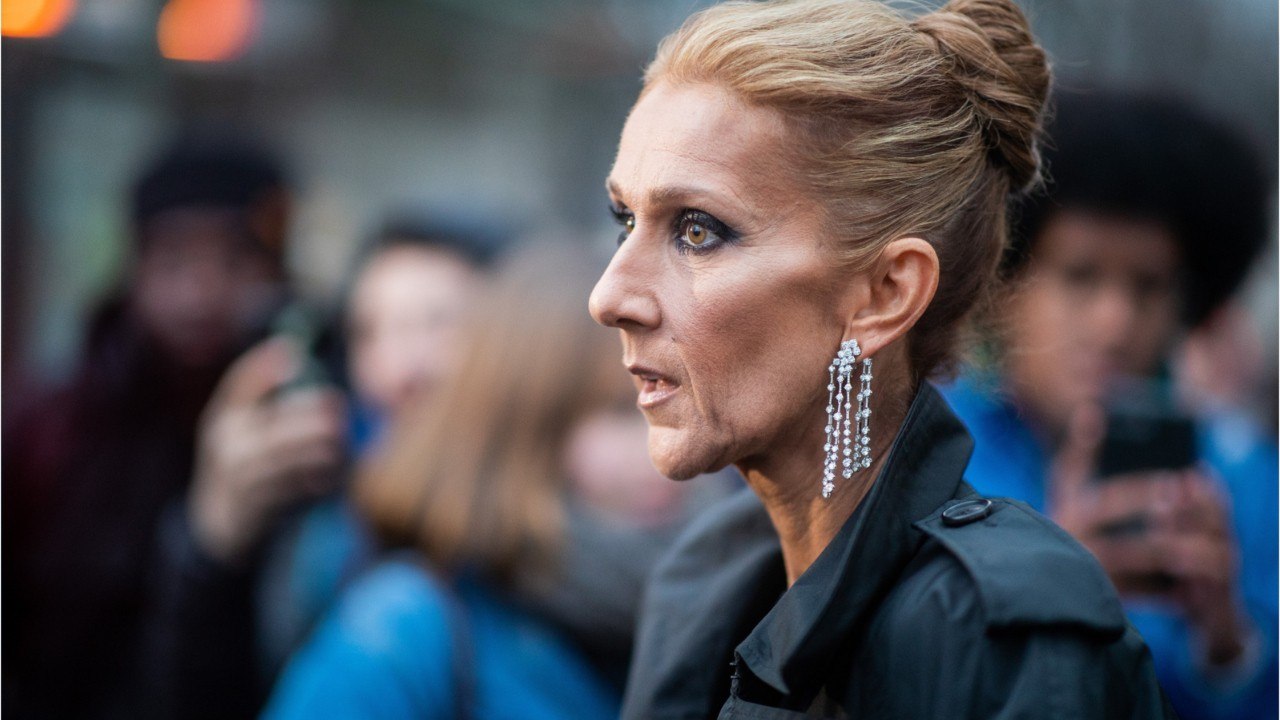 FEMME ACTUELLE - Céline Dion, en robe rose pétard, totalement déjantée au Moulin Rouge !