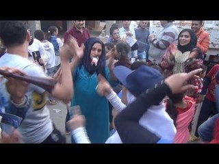 تنورة وأغاني وطنية في شوارع الدقي قبل انطلاق الاستفتاء