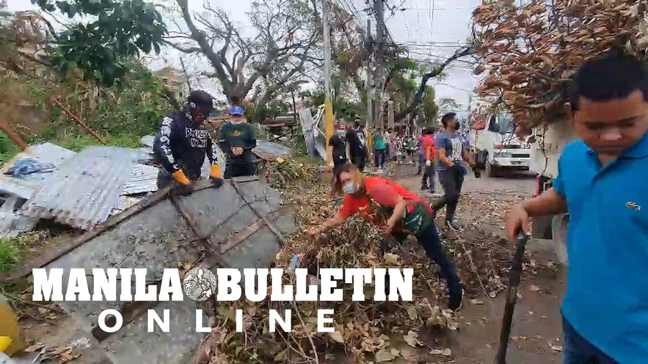 CESET clears a sidewalk in Barangay Capitol Site, Cebu City