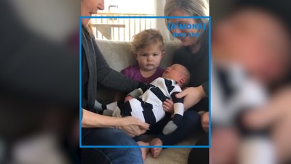 SIMONE : Embrasse ton petit frère