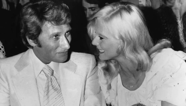 FEMME ACTUELLE - Sylvie Vartan se livre avec émotion sur sa relation avec Johnny Hallyday, son premier amour