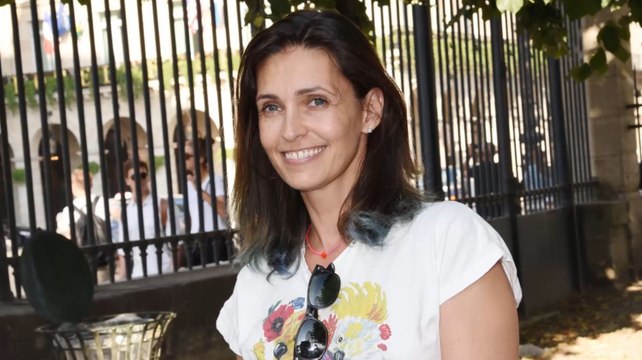 FEMME ACTUELLE- Mort de Johnny Hallyday : combien rapporte la vente de ses affaires à Adeline Blondieau