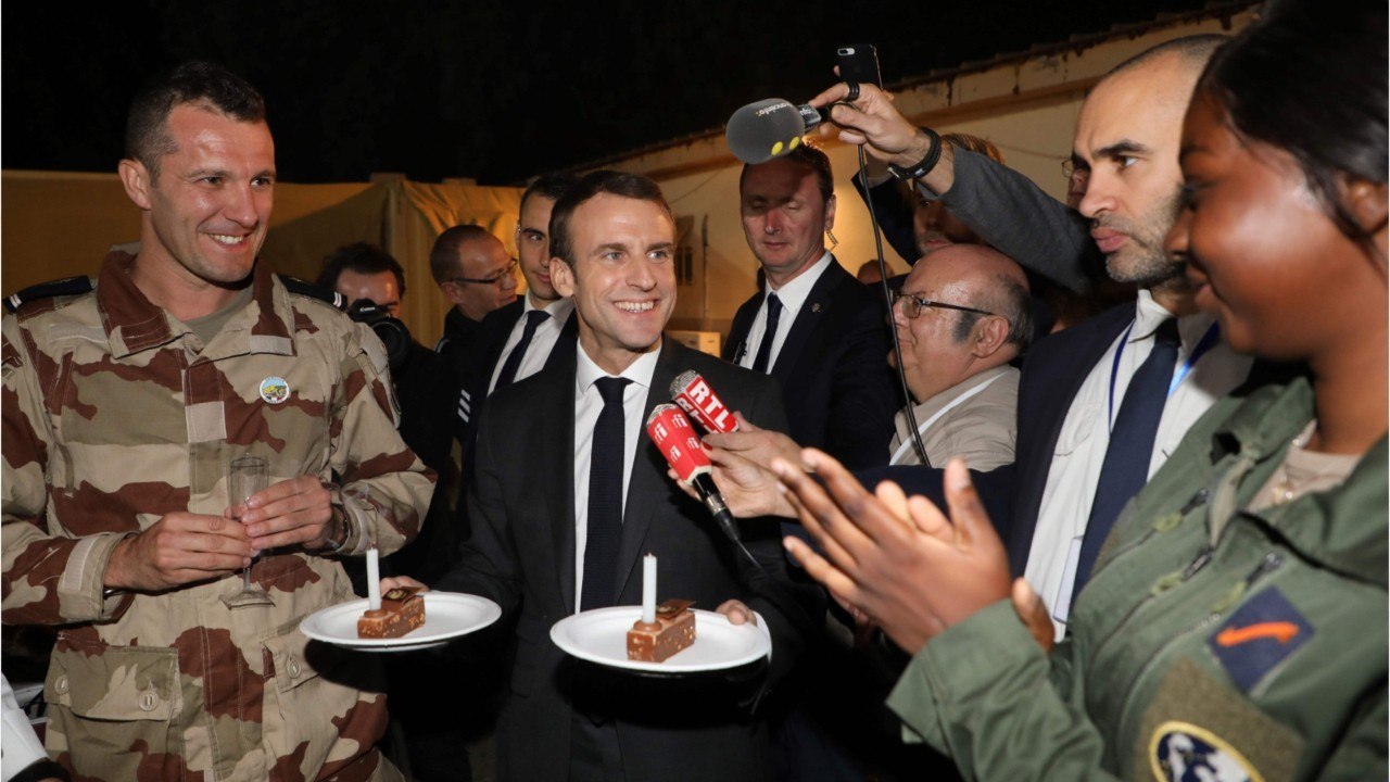 FEMME ACTUELLE - Emmanuel Macron : son repas de Noël avec une star… et sans Brigitte Macron