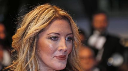 FEMME ACTUELLE - Cuir noir, zips et sangles : Loana revient dans un look sexy et décolleté