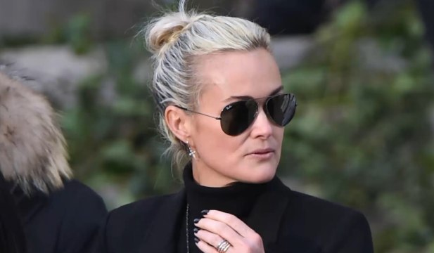 FEMME ACTUELLE - Laeticia Hallyday : Hélène Darroze révèle ce rituel qui prend une bonne heure à la femme de Johnny