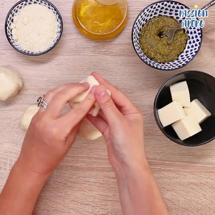 CUISINE ACTUELLE : Cheesebomb mozza pesto