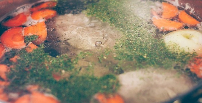 FEMME ACTUELLE - Pourquoi il ne faut jamais jeter l'eau de cuisson des légumes